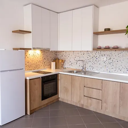 Lulu - Sunset Apartment Golem (Tirana)